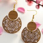 two-pcs-round-flower-pattern-natural-walnut-wood-dangle-earrings